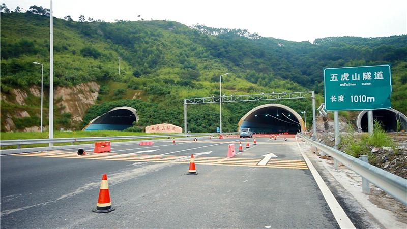 福州五虎山隧道沥青路面工程