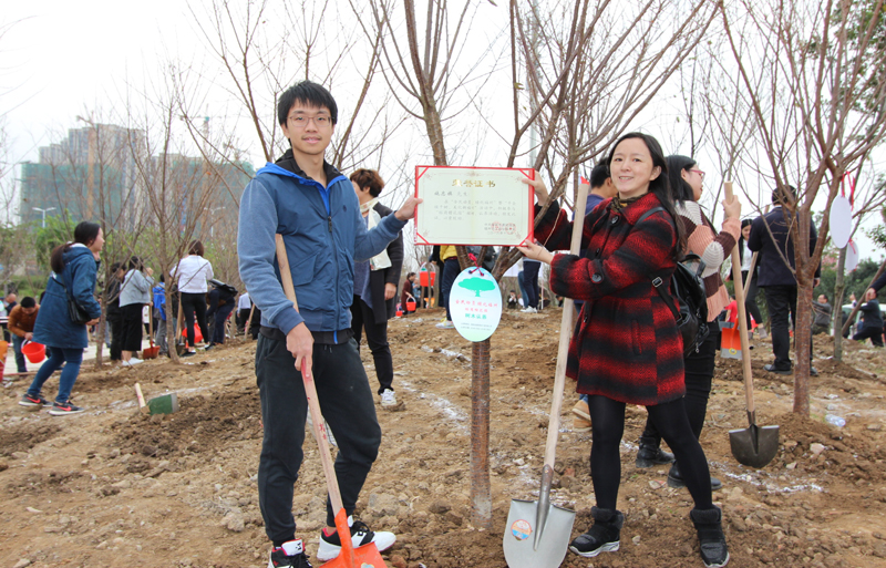 2016公司参加“榕商樱花园”公益植树活动